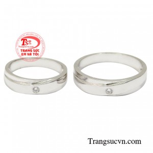 Nếu vàng màu không còn đủ hấp dẫn với bạn thì hãy thử nhẫn cưới vàng trắng.