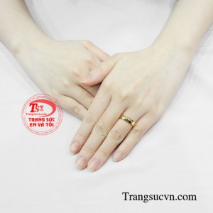 Nhẫn cưới vàng trơn tình yêu thanh toán an toàn.
