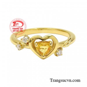 Đá sapphire vàng là biểu tượng của đại cát, lộc phát giúp người dùng gặp nhiều vận may về tài lộc.