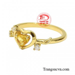 Vậy nên những trang sức gắn đá sapphire vàng được rất nhiều khách hàng ưa chuộng.