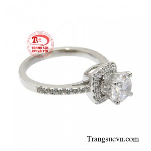 Nhẫn nữ vàng trắng kiêu hãnh giao hàng toàn quốc.