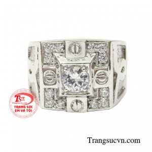 Hiện nay trang sức vàng trắng hiện đang rất được ưa chuộng mang lại phong thái và cá tính cho người dùng.