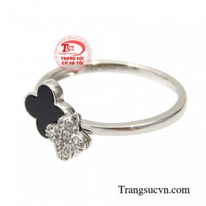 Sản phẩm không kén người dùng và phù hợp với nhiều kiểu trang phục khác nhau.