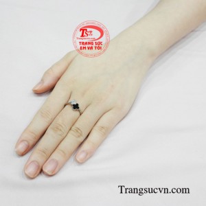 Nhẫn vàng trắng nữ tính đẹp