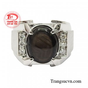Chiếc nhẫn này sẽ mang đến vẻ sang trọng trọng và đầy lịch lãm cho người đeo.