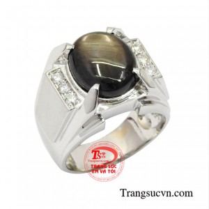 Nhẫn vàng trắng sapphire sao nam tính sự lựa chọn hoàn hảo dành cho cánh mày râu.