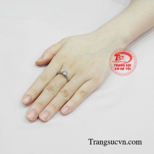 Nhẫn vàng trắng thanh lịch
