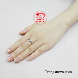 Nhẫn vàng trắng trái tim xinh xắn
