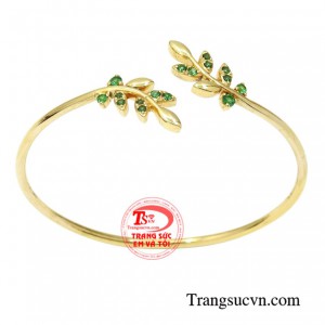 Chỉ với một chiếc vòng tay thôi cũng đủ khiến cho các nàng thêm phần xinh đẹp và thu hút hơn giữa đám đông.