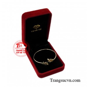 Vòng tay vàng nữ trang nhã tinh xảo.