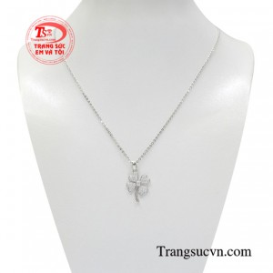 Bộ dây cỏ bốn lá may mắn kết hợp giữa dây chuyền vàng trắng và mặt dây cỏ bốn lá độc đáo