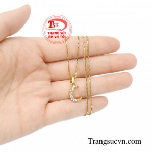 Bộ mặt dây ánh trăng lung linh thanh lịch.