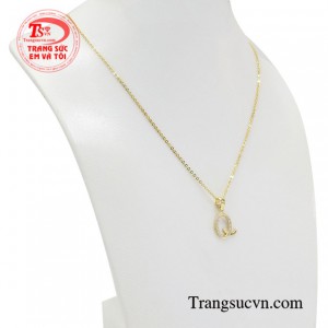 Từng đường nét của sản phẩm toát lên nét gợi cảm, đôi chút phóng khoáng giúp bất kỳ cô nàng nào cũng trở nên thu hút mọi ánh nhìn.