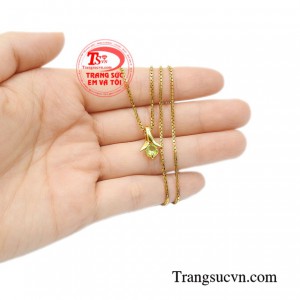 Bộ mặt vàng peridot thiên nhiên tinh tế.