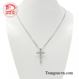 Bộ thánh giá vàng trắng an lành mang đến nét đẹp tinh tế và đầy thời thượng đến cho người đeo.