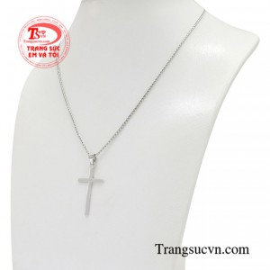 Một bộ dây chuyền đơn giản cùng bộ quần áo được chuẩn bị tươm tất cũng đủ khiến cho nữ giới thêm phần rạng rỡ và thu hút hơn với người đối diện.