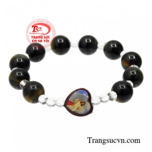 Chuỗi mân côi mắt hổ an lành được chế tác đầy tinh tế từ những viên đá mắt hổ thiên nhiên chất lượng.