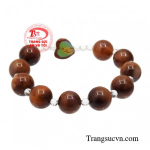 Bởi người ta tin rằng đá thạch anh tóc chứa nhiều nguồn năng lượng dồi dào từ đất trời sẽ đem lại nhiều điều tích cực đến cho người sở hữu.