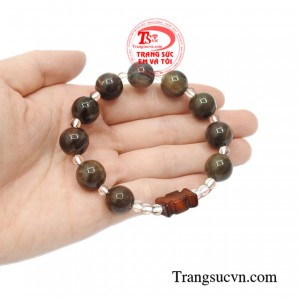Do đó người đeo chuỗi tay gỗ hóa thạch này có thể gặp nhiều may mắn và bình an trong cuộc sống.