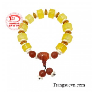 Chuỗi tay mã não kiểu cách được chế tác theo phong cách đầy độc đáo từ những viên mã não thiên nhiên.