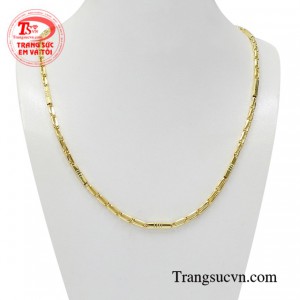 Dây chuyền nam giới vàng thành đạt kiểu dáng nhỏ gọn, thiết kế phong cách, hợp xu hướng hiện nay.