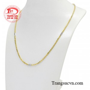 Đeo chiếc dây chuyền vàng này tạo nên hình ảnh một người đàn ông tự tin, mãnh mẽ nhưng cũng đầy ngọt ngào, lãng mạn và lịch thiệp.