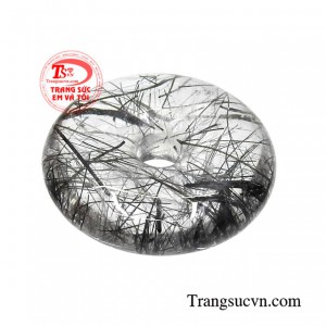 Thạch anh tóc đen chứa nhiều nguồn năng lượng tích cực giúp người dùng xua tan những ưu phiền của cuộc sống bộn bề.