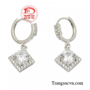 Hơn thế sản phẩm còn phù hợp để sử dụng trong nhiều hoàn cảnh và nhiều kiểu trang phục khác nhau.