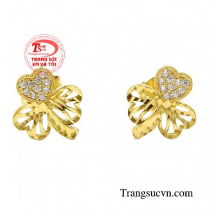 Hoa tai vàng tây dễ thương là dòng sản phẩm mới được nhiều phái đẹp ưa chuộng.