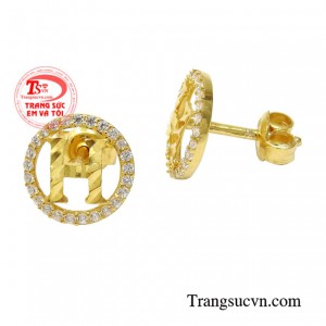 Đôi hoa tai tai nữ giới được thiết kế kiểu dáng hợp với xu hướng hiện nay, giới trẻ vô cùng ưa chuộng.