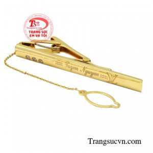 Ngày nay, quy tắc ăn mặc thoải mái so với một thập kỷ trước, nhưng cà vạt vẫn là phụ kiện không thể thiếu trong trang phục vest công sở.