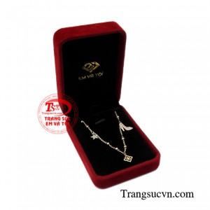 Lắc chân vàng tây thời thượng sáng bóng.