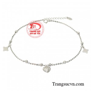 Lắc chân vàng trắng ấn tượng được thiết kế kiểu dáng dễ thương giúp các nàng tạo điểm nhấn.