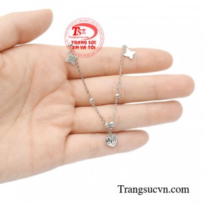 Lắc chân vàng trắng ấn tượng thanh thoát.