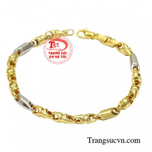 Lắc nam vàng phóng khoáng được thiết kế theo công nghệ hiện đại mang đến phong cách nam tính cho người đeo.