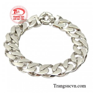 Lắc nam vàng trắng thời thượng với lối chế tác tuy đơn giản những vẫn giúp ấn tượng và hợp thời trang hơn.