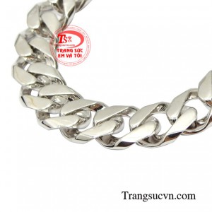 Trang sức Em và Tôi với hàng nghìn mẫu trang sức nam thiết kế theo công nghệ hiện đại, phù hợp với thị hiếu khách hàng.