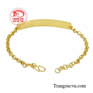 Khách hàng có thể khắc tên con, ngày sinh của bé ghi dấu mốc quan trọng trong cuộc đời của con.