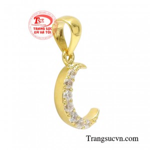 Ánh trăng luôn là nguồn cảm hứng trong nghệ thuật, là biểu tượng của bình an, thuần khiết, trinh bạch, sự hoàn mĩ.