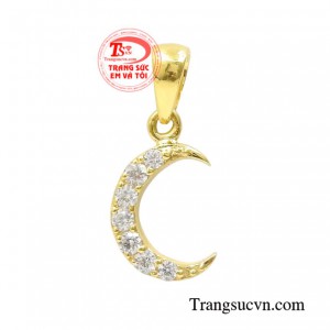 Mặt dây ánh trăng lung linh là mẫu mặt dây mới được chế tác với kiểu dáng xinh xắn.