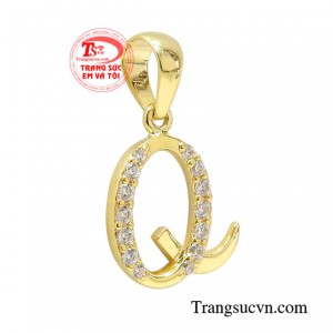 Mặt dây chữ luôn là xu hướng trang sức được giới trẻ đặc biệt ưa chuộng.