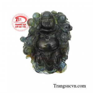 Mặt dây di lặc saphir an khang thường được bọc vàng hoặc bạc làm mặt dây chuyền đeo thời trang và sang trọng