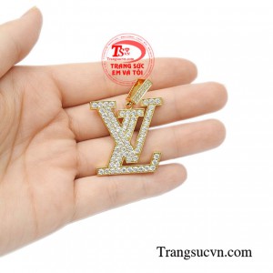 Mặt dây phái mạnh thời trang nam tính.