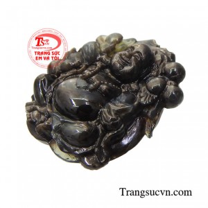 Phật di lặc cũng là biểu tưởng của hạnh phúc, đeo phật di lặc bên người sẽ mang lại bình an, may mắn và thịnh vượng