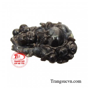 Phật di lặc sapphire thiên nhiên có thể bọc vàng hoặc bạc sang trọng, dễ dàng kết hợp với nhiều kiểu dáng dây chuyền khác nhau