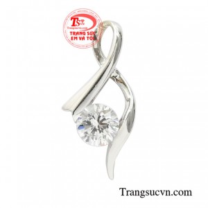 Mặt dây vàng trắng hiện đại được chế tác kiểu dáng độc đáo, đường nét ấn tượng.