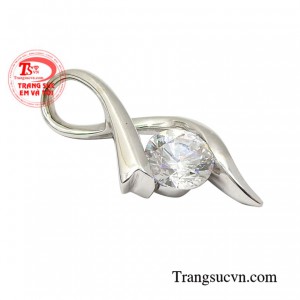 Sản phẩm giúp các cô nàng hiện đại trông nổi bật, tự tin hơn tạo nét cuốn hút với người khác phái.