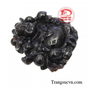 Với khuôn mặt hiền từ, nụ cười phúc hậu người luôn mang lại niềm vui, hạnh phúc và bình an cho chúng sinh