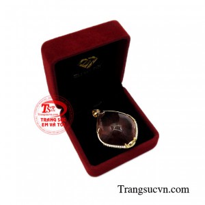 Mặt vàng thạch anh tóc phong thủy mạnh mẽ.