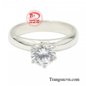 Sản phẩm hiện đang là xu hướng trang sức được các cô gái vô cùng ưa chuộng gần đây.